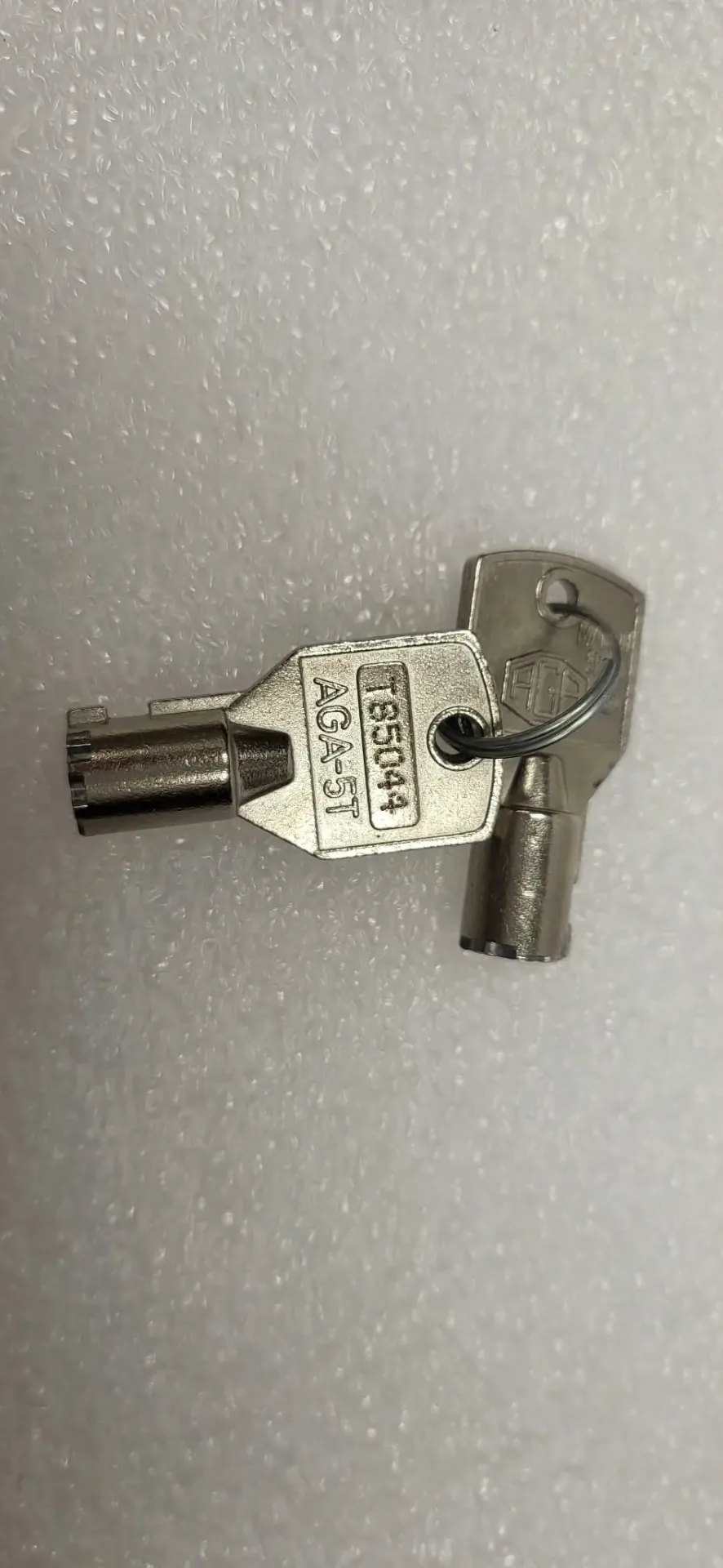 LLAVE 85044